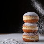Doughnuts sprinkled with powdered sugar. Photo iStock/Getty Images Plus