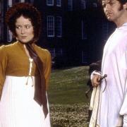 Walk where the lovers walked: Jennifer Ehle as Elizabeth Bennet and Colin Firth as Fitzwilliam Darcy at Lyme Park (Pemberley) in the BBC's 1995 production of Pride and Prejudice
Photo:  AA Film Archive/Alamy Stock