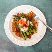 Potato rosti with asparagus, egg and bacon