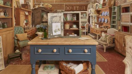 Country cottage furniture of Dovetail Vintage Photo: Viewpoint Studios