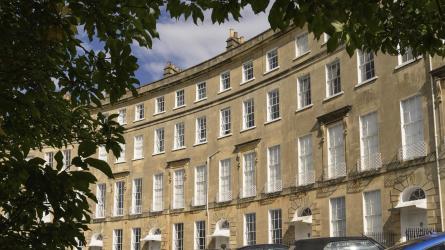 Cavendish Crescent – the shortest crescent in Bath with just 11 houses originally – was finished in 1830 (c) Misha Photography