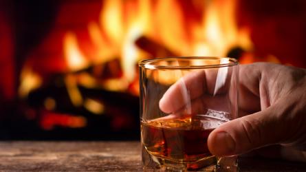 A glass of whiskey is a must for Burns Night (c) Getty images